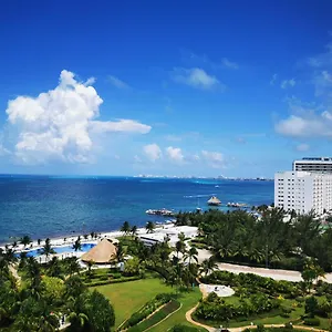 pent-house-amazing-view-beachfront-cancun.quintano-roohotels.com/