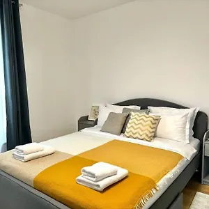 Sky Airport Therme 2 Apartment